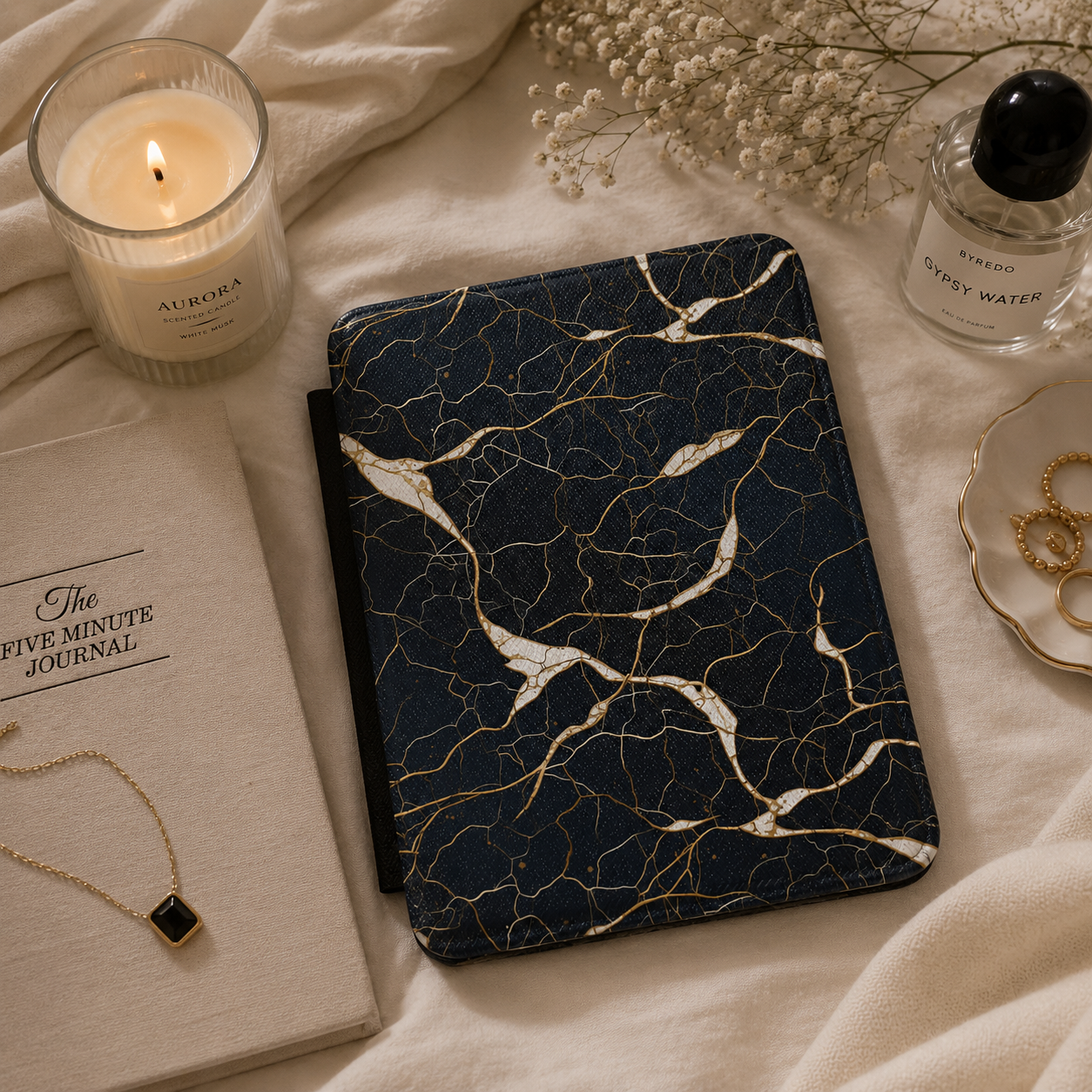 Black gold veined marble Kindle case — additional view