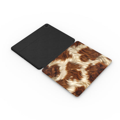 Chestnut cowhide iPad case with the Apple Pencil in its slot