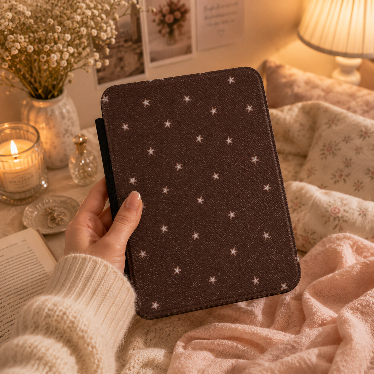 Cream Stars Kindle case open showing e-ink Kindle on right interior panel